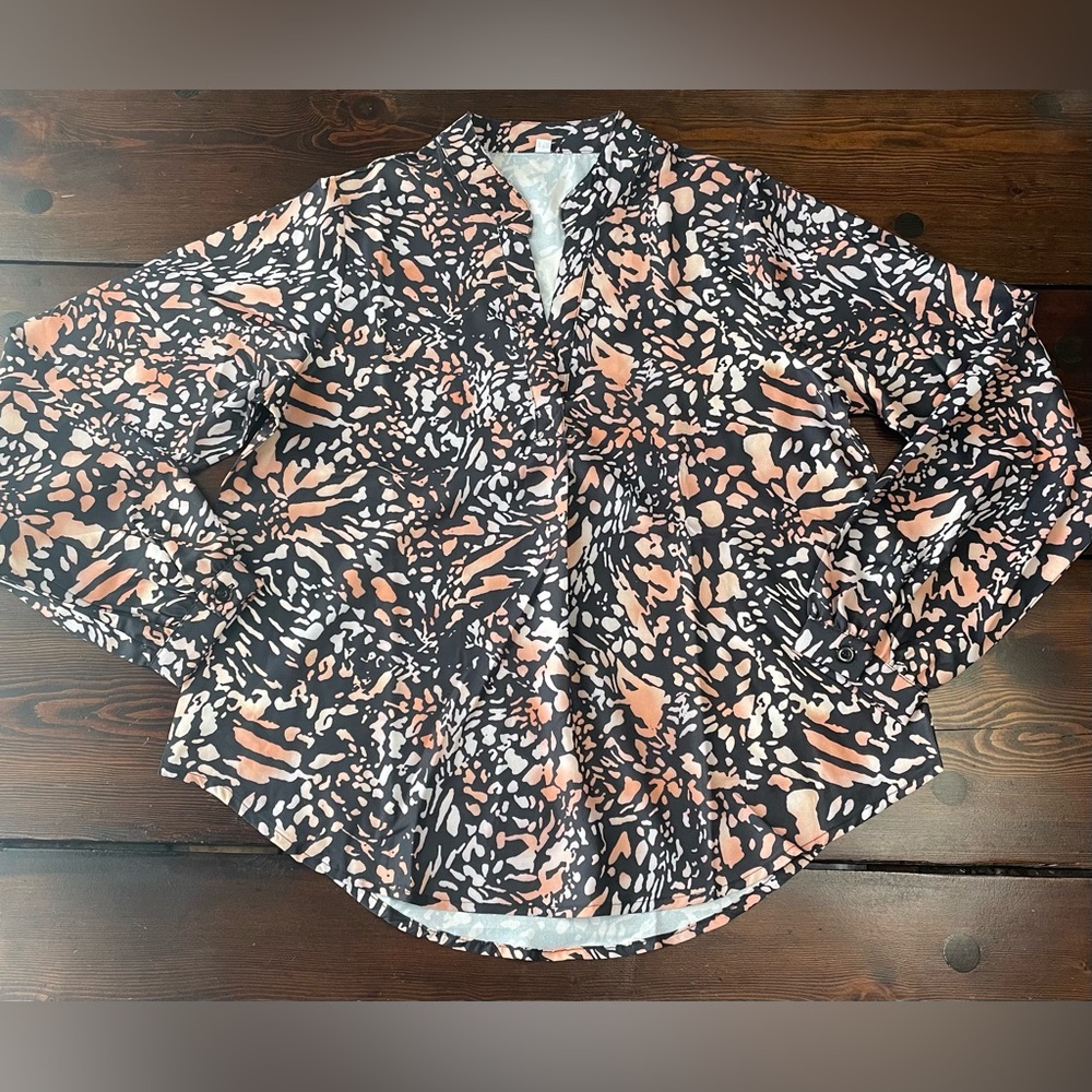 *SALE* NWOT Women’s size M v-neck blouse - Picture 6 of 12